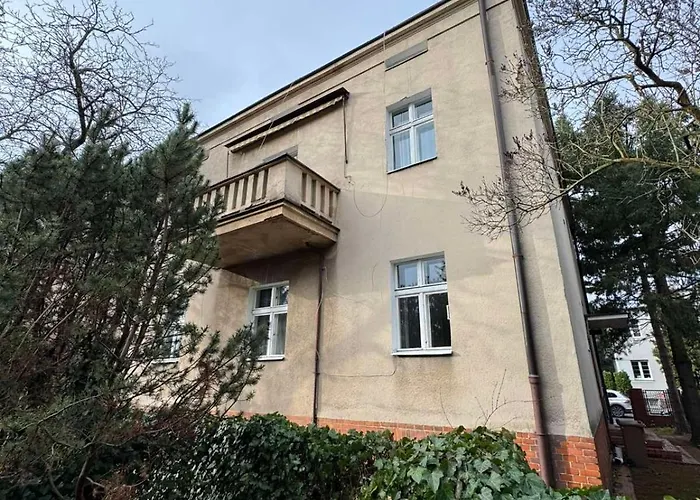 Hostel Cybulskiego 7 *