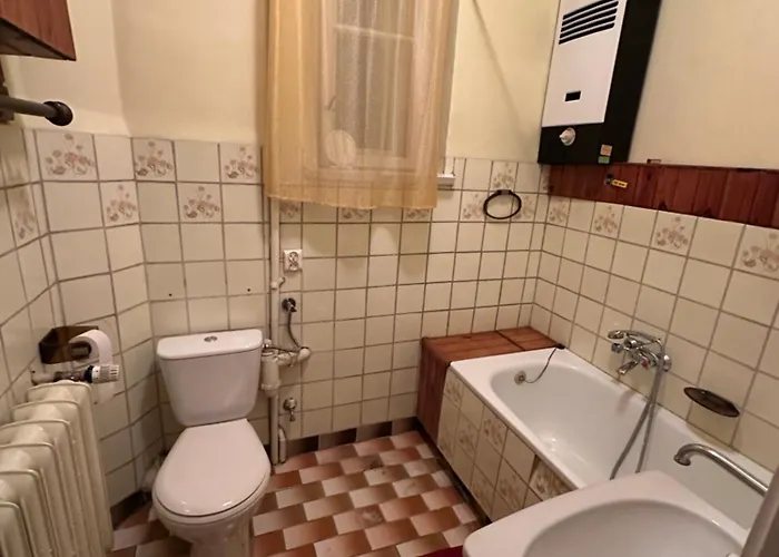 Hostel Cybulskiego 7 *